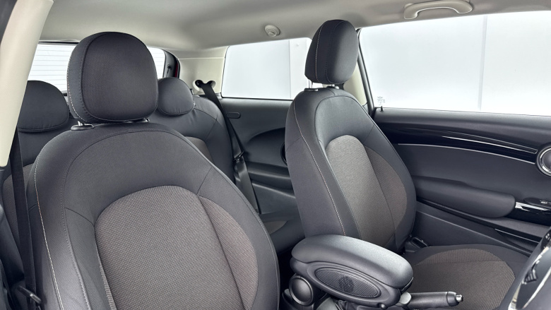 MINI Hatchback 1.5 Cooper Classic 3dr Auto Petrol Hatchback